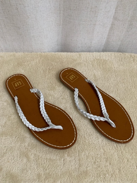 GAP Shoes - GAP Women’s Braided Leather Thong Sandals 8 Brown and White Like New Chanclas